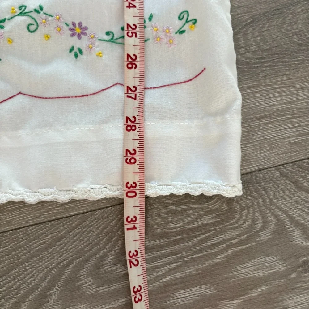 Vintage Thomaston White Hand Embroidered No Iron USA Made Standard Pillowcase